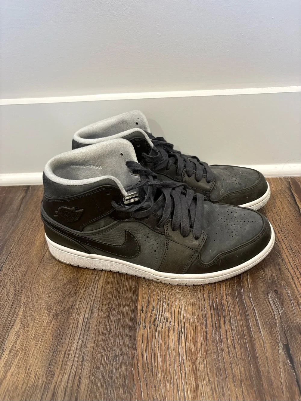 Nike Jordan 1 Men's Black High-Top Sneakers